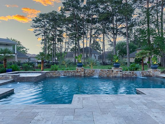 3rd image of 188 Sarasota Cir S