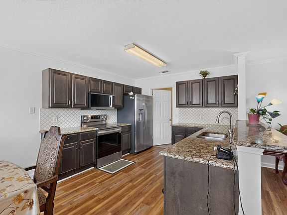 4th image of 204 Centennial Pl