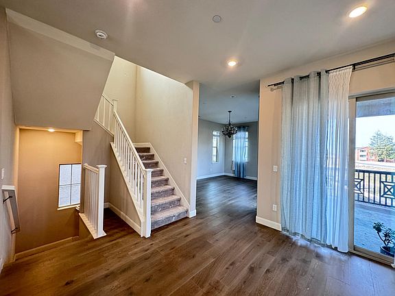 4th image of 1612 Hidden Creek Ln