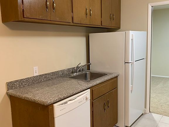 3rd image of 1335 El Camino Real #206