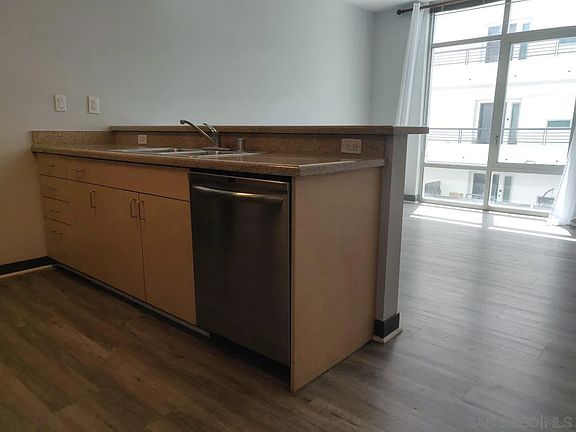5th image of 425 W Beech St Unit 339