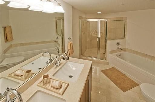 2nd image of 1111 SW 1st Ave APT 2021-N