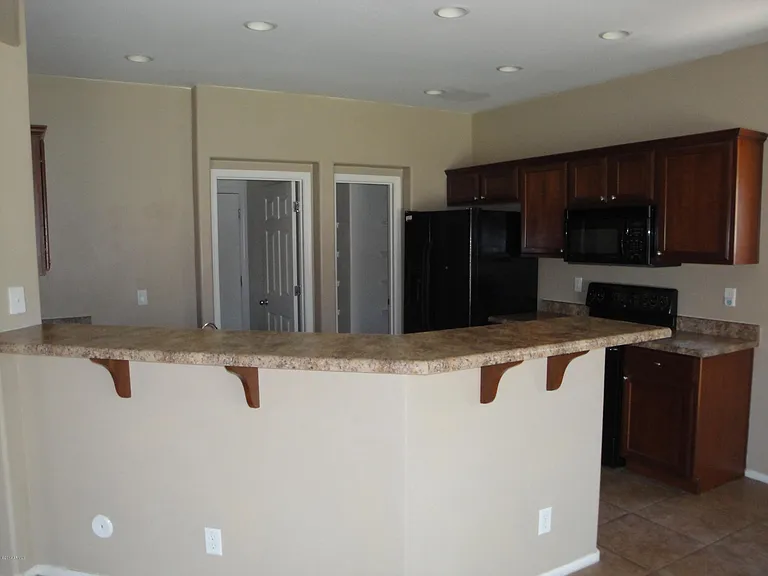 44457 W Knauss Dr — Photo 2