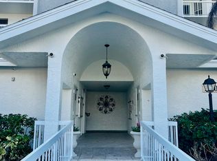 340 Horse Creek Dr APT 107, Naples, FL 34110