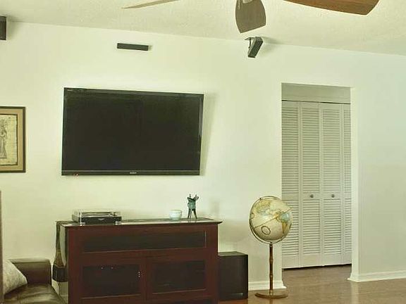 5th image of 1084 SE Saint Lucie Blvd