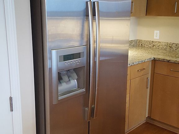 4th image of 711 Cosmopolitan Dr NE #712