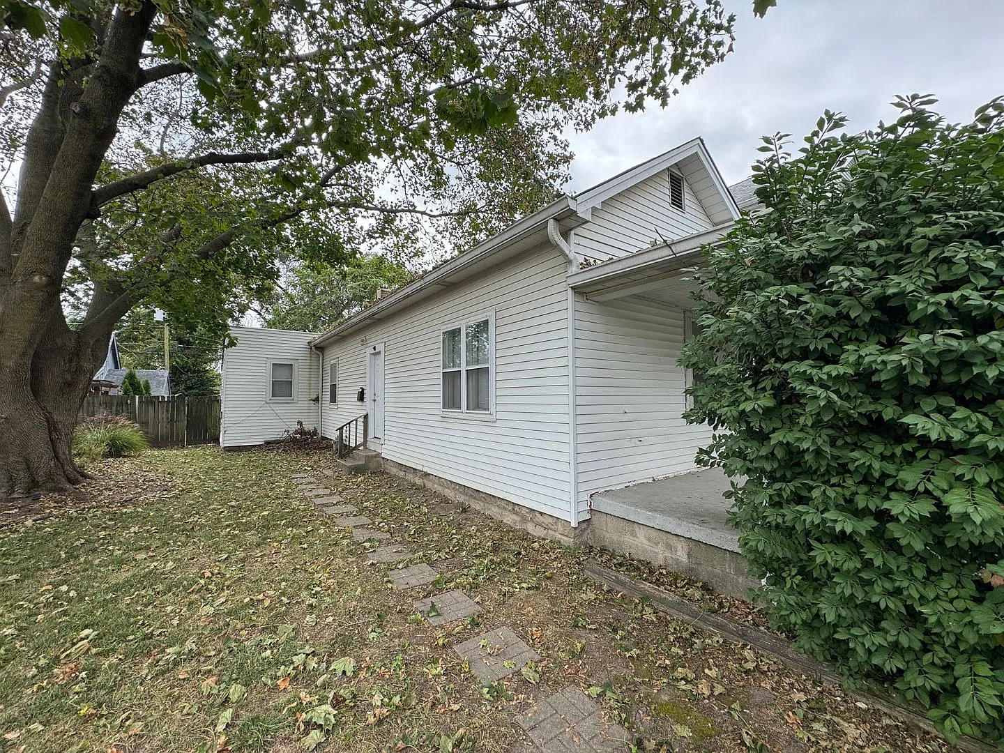 Bates-Hendricks 2 Bedrooms 1 Bath — Photo 2