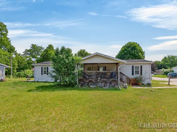 11235 Caron St SE, Lowell, MI 49331