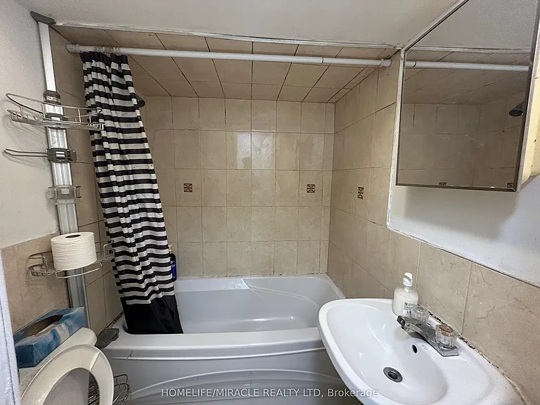 568 Oakwood Ave #BASEMENT — Photo 12