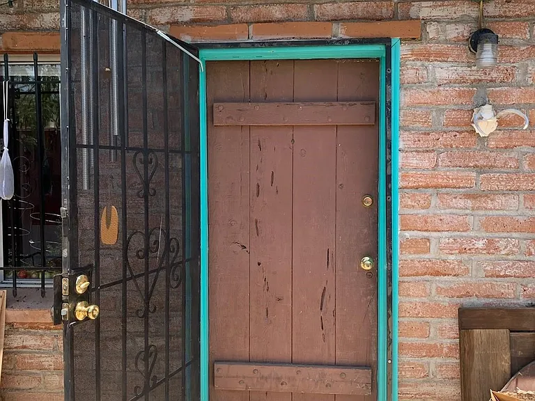 1150 E Winnie Pl — Photo 1