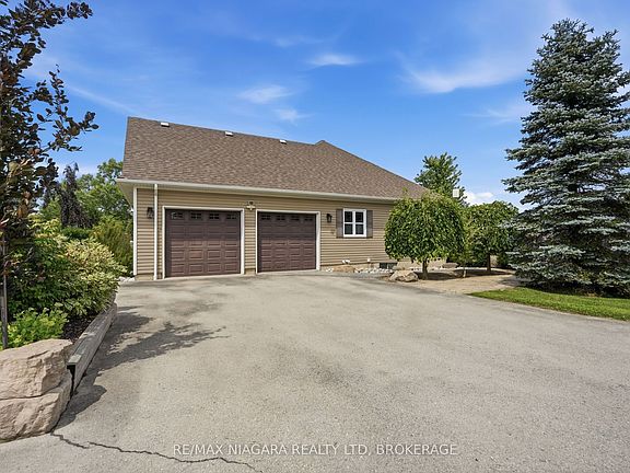 4th image of 5477 Attema Cres