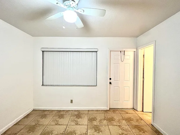 1412 SW 41st Ave #1 — Photo 7