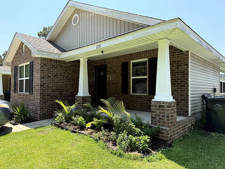 1333 Fairchild St — Photo 1