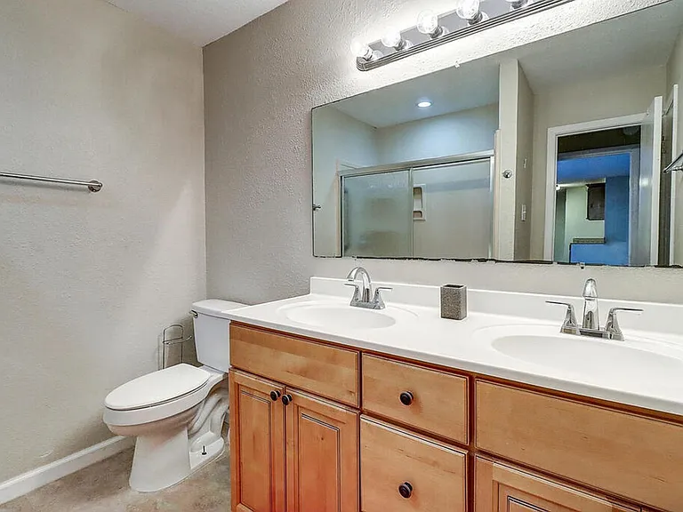1011 Ennis Joslin 234 — Photo 40