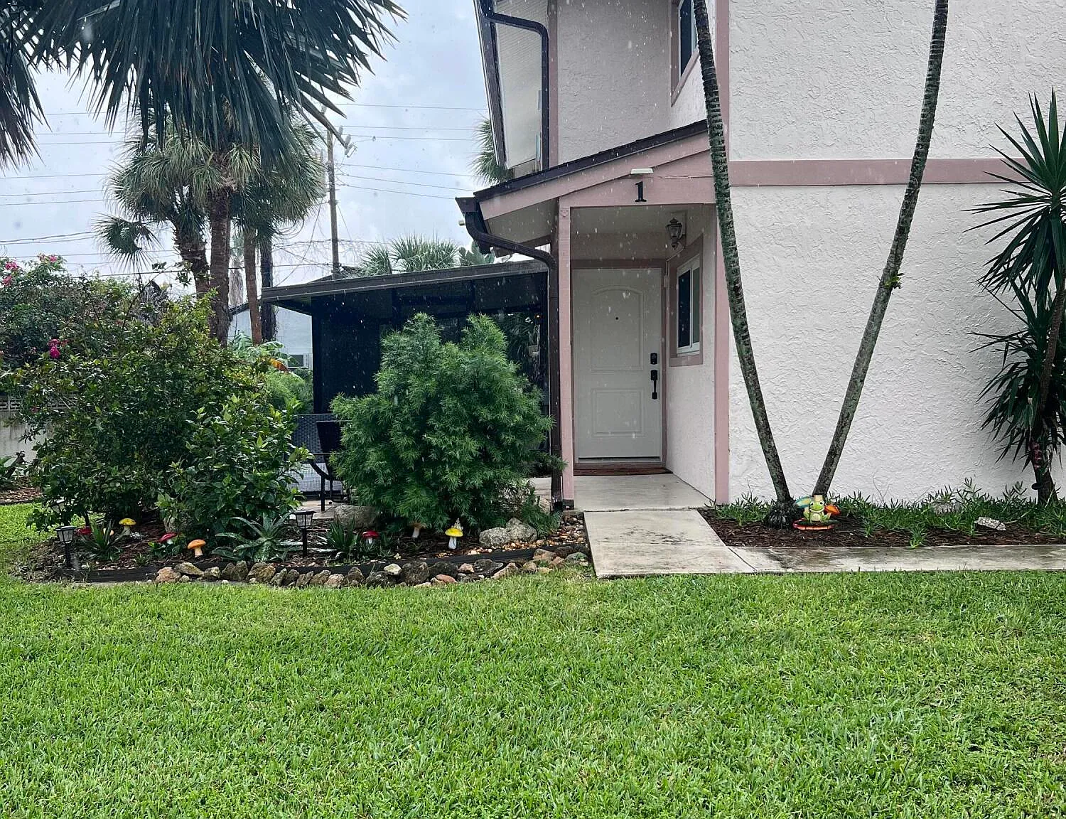 3 bed, 2.5 bath, 1326 sqft, $2,700 — Photo 2