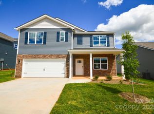 64 Woodvale Dr, Waynesville, NC 28786