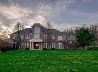 517 Old Orchard Trl, Pittsburgh, PA 15238
