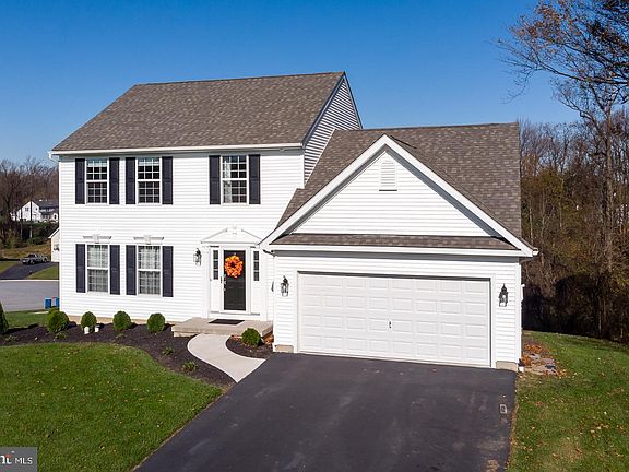 4th image of 402 Highland Ct