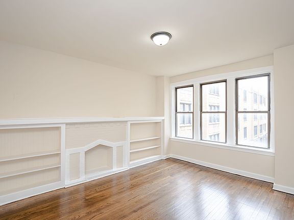 2nd image of 1024 E Hyde Park Blvd APT 2N