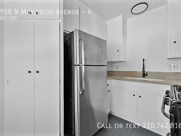 4958 N Maywood Ave #4 — Photo 3