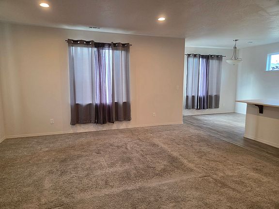 2nd image of 1005 W Sequoia Rd