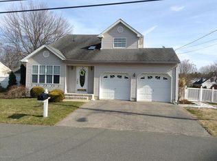 953 Windward Ave, Beachwood, NJ 08722