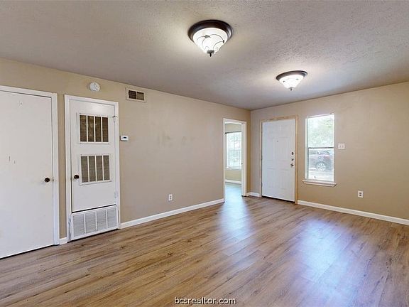 4th image of 805 San Pedro Dr APT B