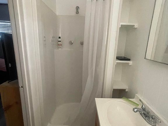 4th image of 630 N 6th St