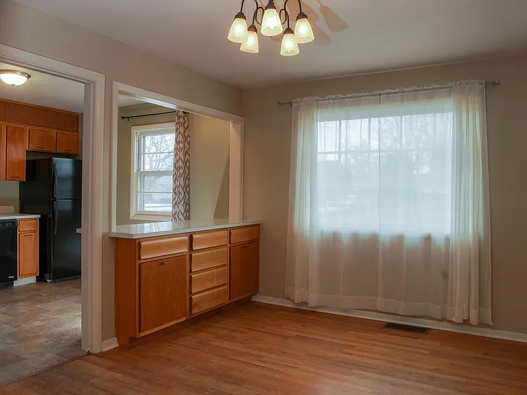 1528 Clark Ave — Photo 2