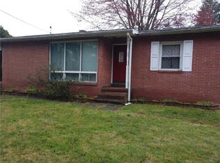 387 Crestwood Dr, New Castle, PA 16101