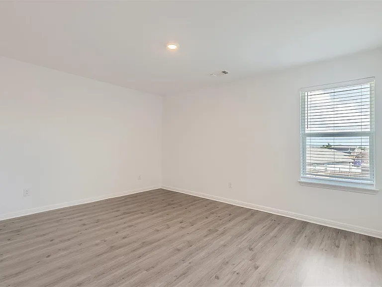 124 Maywood Ln — Photo 6