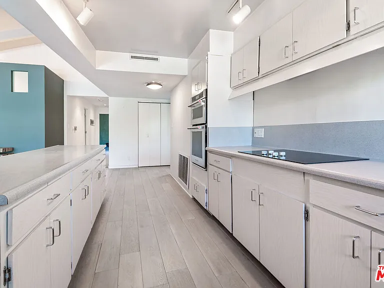 1127 Angelo Dr — Photo 11