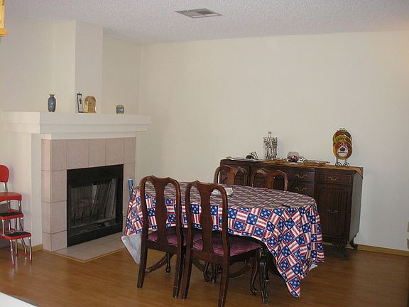 separate fam or dining room