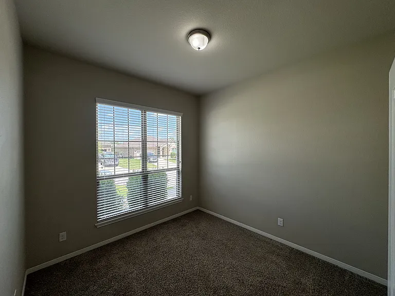 5611 Markham Dr — Photo 15
