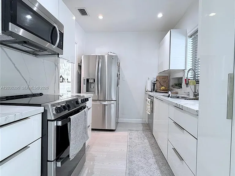 9021 N Miami Ave — Photo 2