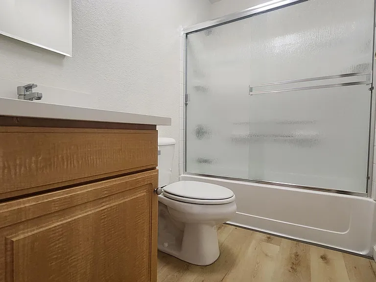 1033 S St #6 — Photo 23