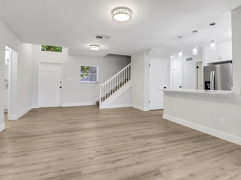 1120 Sandpiper St — Photo 9
