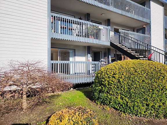 4th image of 22993 Marine View Dr S APT D105