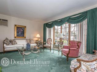 12 Bluegrass Ln, Commack, NY 11725