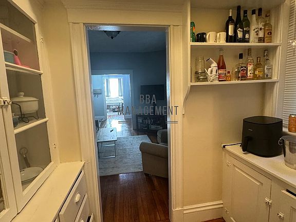 5th image of 30 Chiswick Rd APT 1