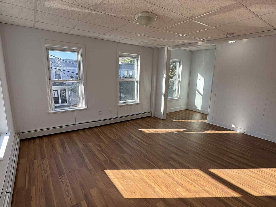 1st image of 132 Green St APT 2