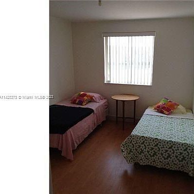 3rd image of 431 Dogwood Cir