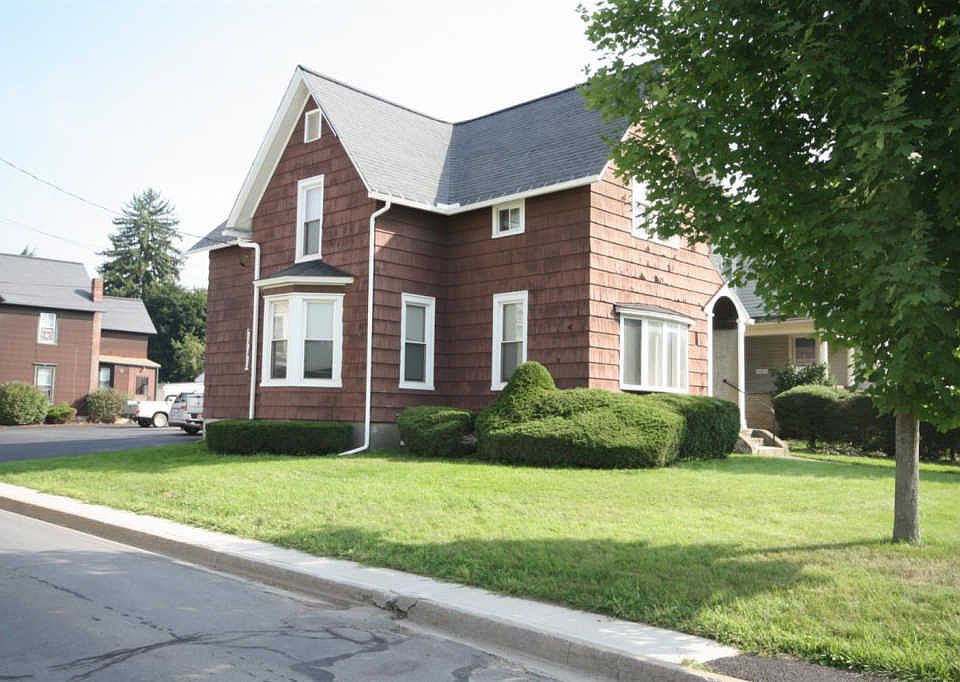2nd image of 371 Main St