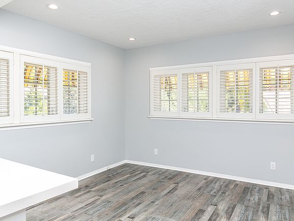 4th image of 533 Sturtevant Dr #1/2