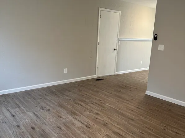 5004 Hoover Ave, Dayton, OH 45417