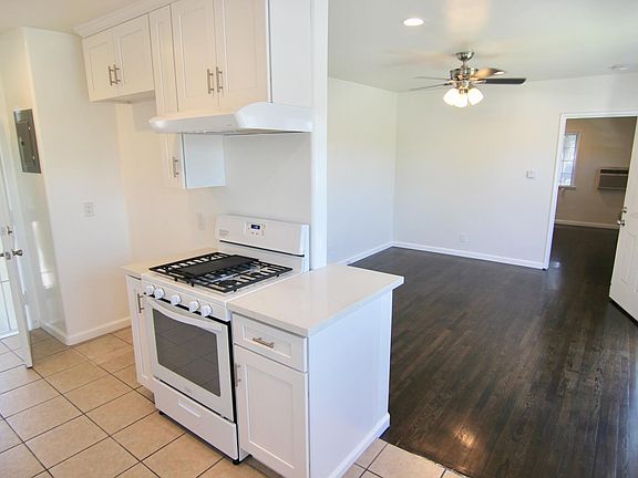 4th image of 3221 W Alameda Ave
