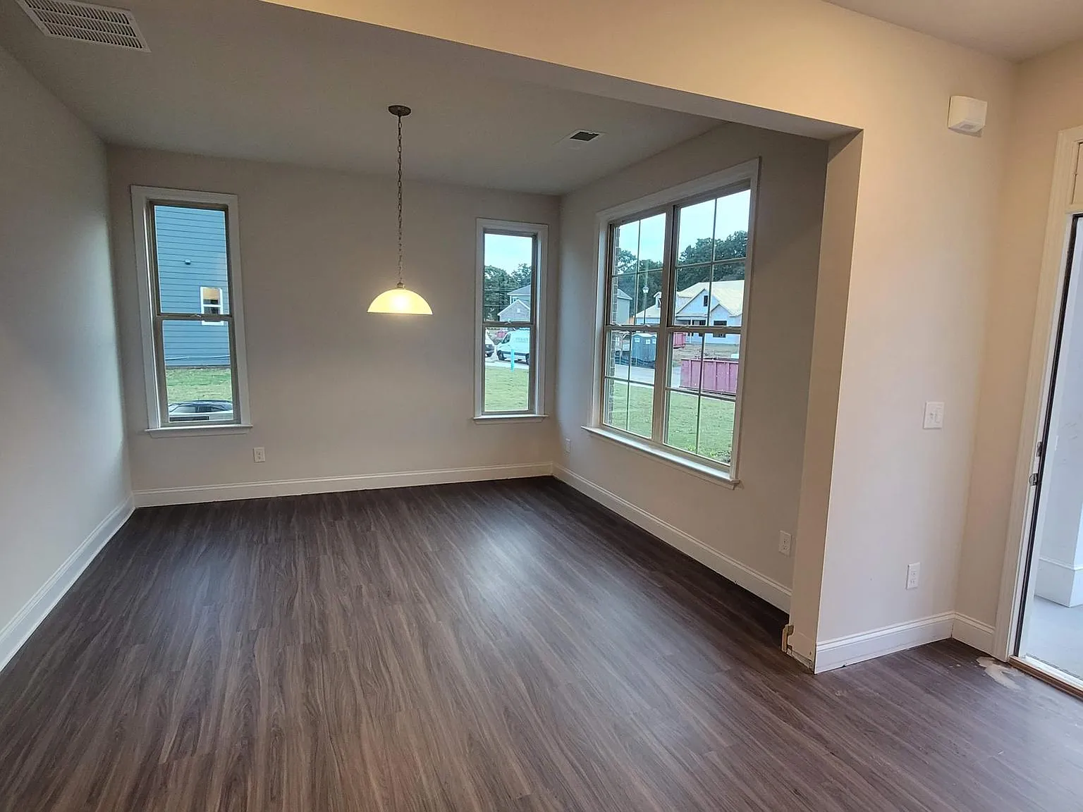 5 bed, 3403 sqft, $2,875 — Photo 4