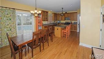 5th image of 932 Evans Ave