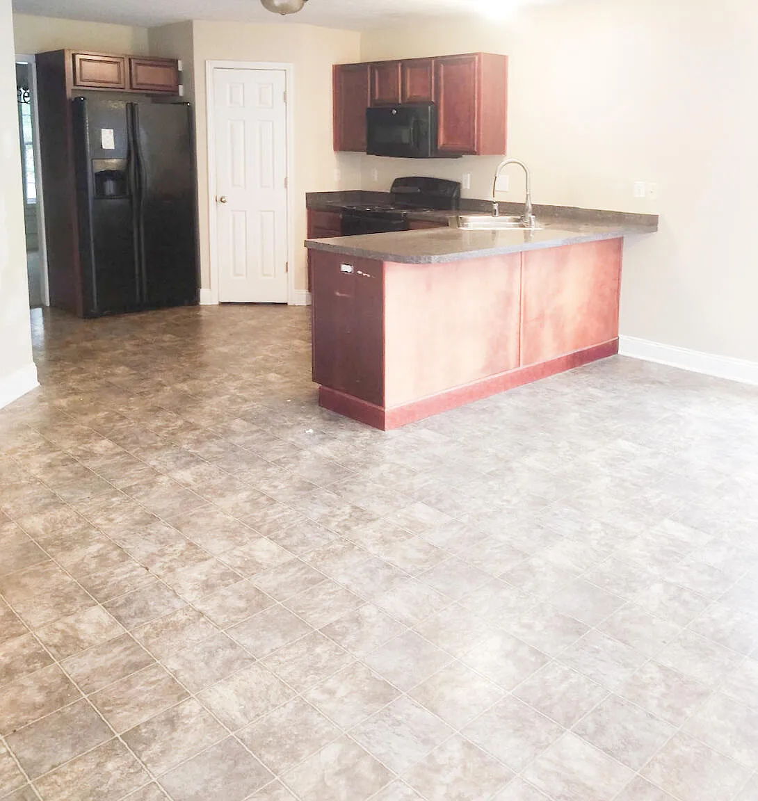 4 bed, 3.5 bath, 2652 sqft, $2,300 — Photo 2