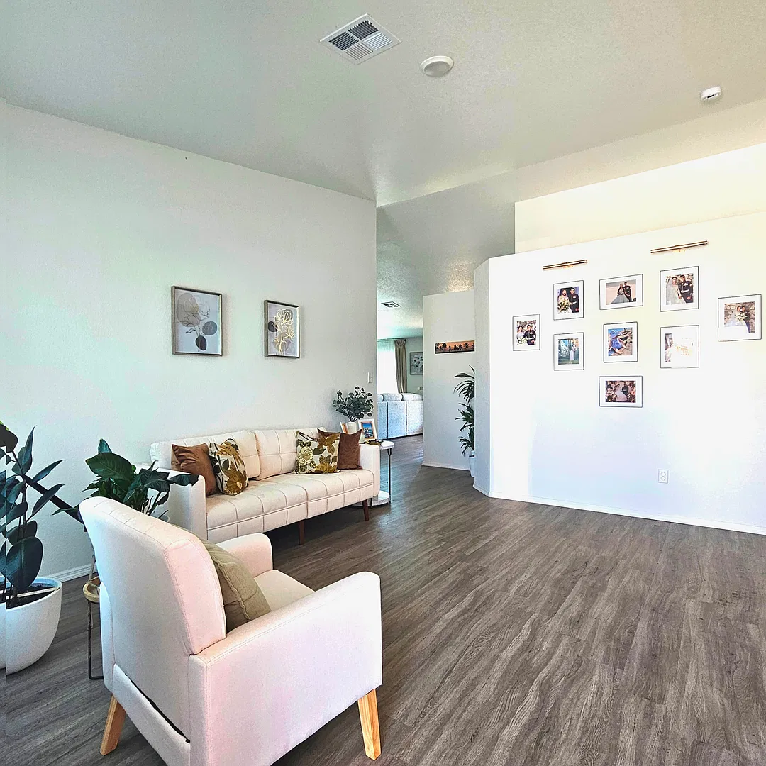 Gorgeous home available for rent with Solar! — Photo 3